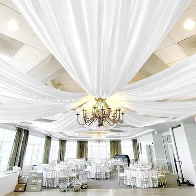Tende bianche per soffitto per soffitto nuziale Tende per arco nuziale Tessuto per drappeggio Tende in chiffon trasparente per cerimonia di festa Palco Drappeggio