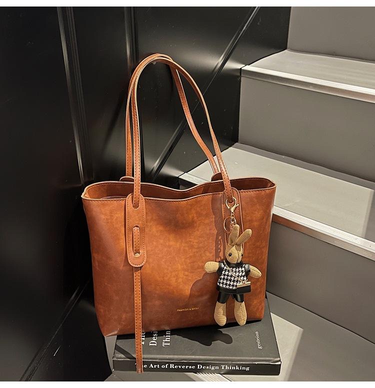 

Bag Women s 2025 New Retro Tote Bag Large Capacity Versatile Shoulder Bag Premium Sense Niche Commuter Bag коричневый