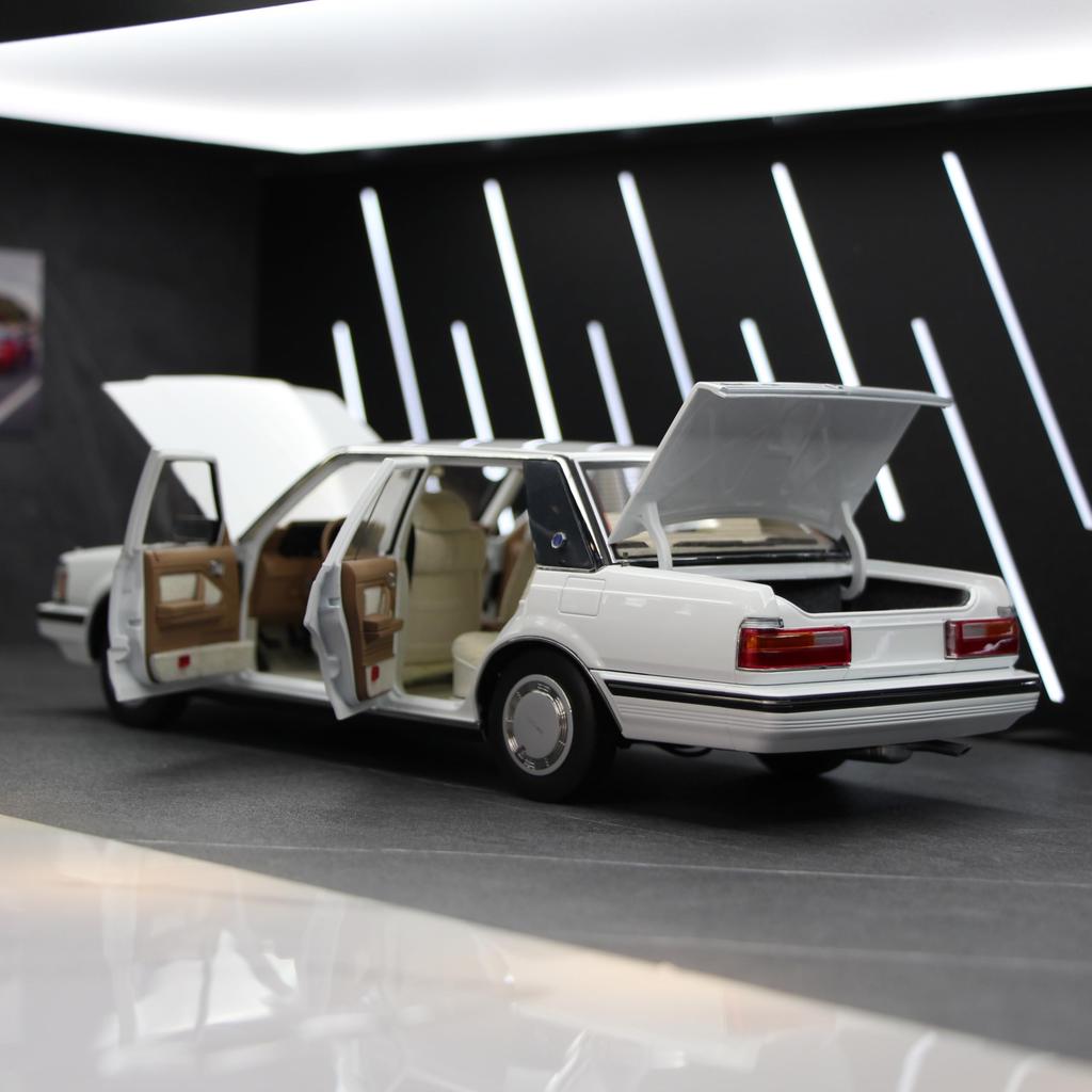 Freestyle XiaoGuang Modellmaßstab Toyota Crown MS122 Weiß Fertigprodukt 1/18 (Beige Innenausstattung) 8250611W-2