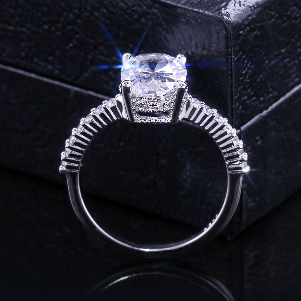 Huitan Oval Finger Ring Band Dazzling Brilliant CZ Stone Four Prong Setting Classic Wedding Anniversary Gift For Wife&Girlfriend