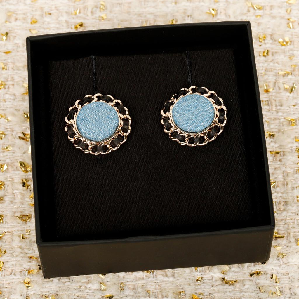 Logolu Deri giyen denim yuvarlak küpeler kumaş deseni, saf el yapımı deri giyen donanım işçiliği, narin doku