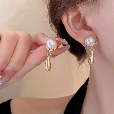 French Retro Pearl Water Drop Earrings: High-End, Lightweight, Elegant Design for Women
