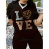 Europäische Größe Damen Schwarzes Leopardenmuster LOVE Grafik-T-Shirt Herz-Design Dehnbares Rundhals-Oberteil Maschinenwaschbar Ganzjahres-Komfort-Passform Lässig