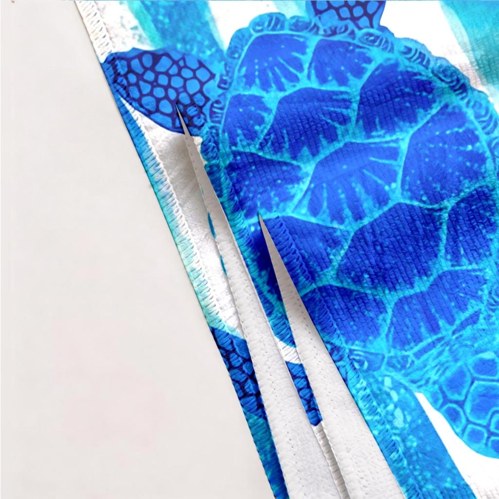 Turtles and striped background polyester microfiber beach towel is highly absorbent, suitable for swimming and beach outings
