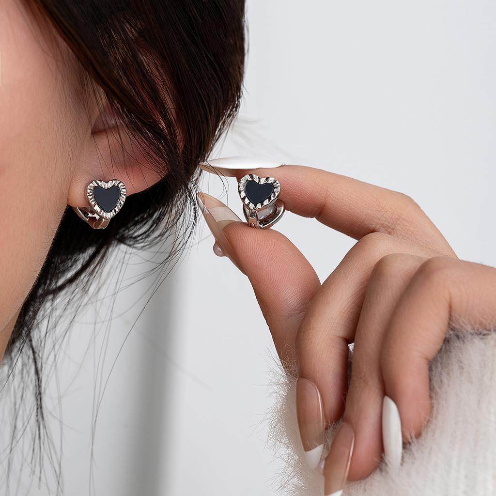 Light Luxury High-End Sense Black And White Double-Sided Love Women'S Design Fashion Temperament Simple Earrings
