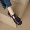 Ādas apaļgalu grebtas mazas ādas kurpes sieviešu 2025. gada jaunas ikdienas nišas vieglas luksusa mokasīni vidēji biezs papēdis retro vienas kurpes