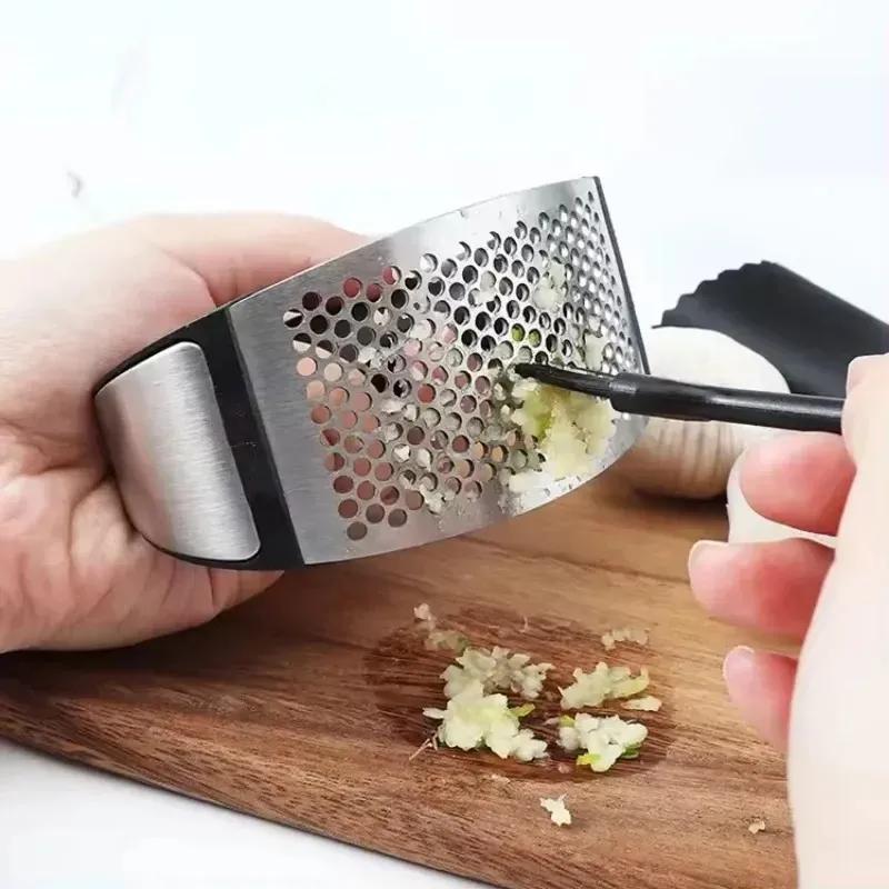 new Stainless Steel Garlic Press Manual Ring Shape Garlic Squeeze Minced Tool Kitchen Vegetable Chopper Garlic Crusher Home Gadgetsfor