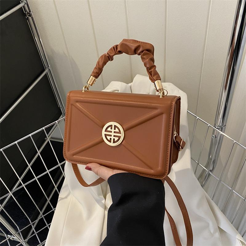 

Korean version of retro bag women s 2024 autumn new simple casual shoulder bag casual fashion messenger bag small square bag темно-коричневого кольору