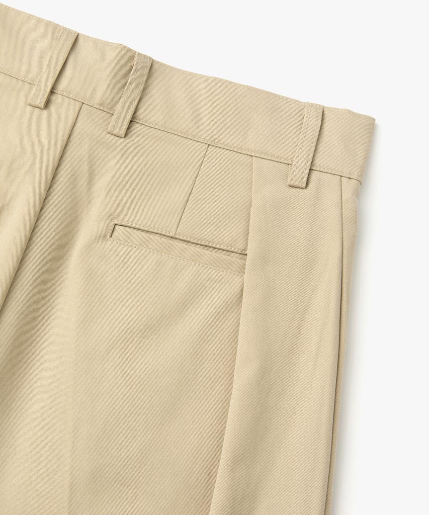 Kofwi Cleve Multi-Tuck Shorts Beige
