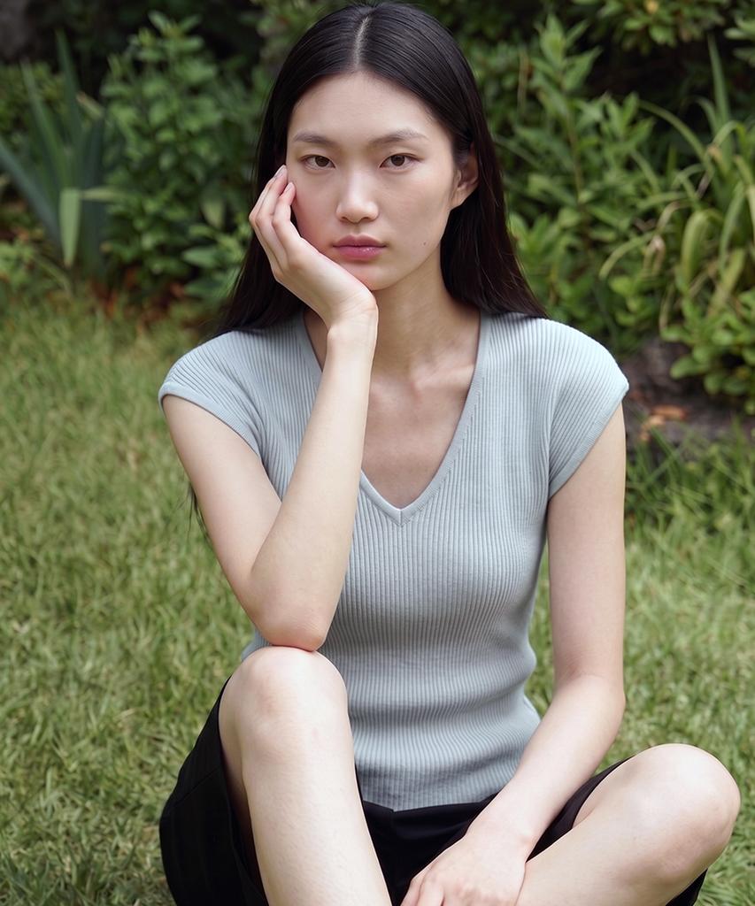 KIMDOH Silenzio V-Neck Top Light Gray