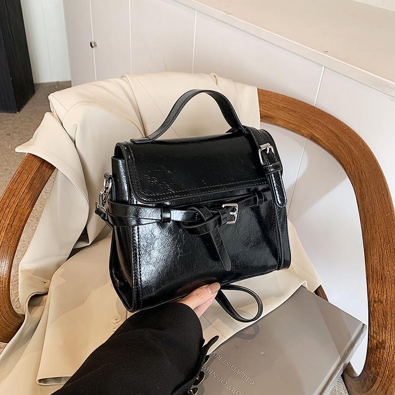 Retro small bag women's autumn and winter versatile new fashion shoulder messenger bag portable work small bag
