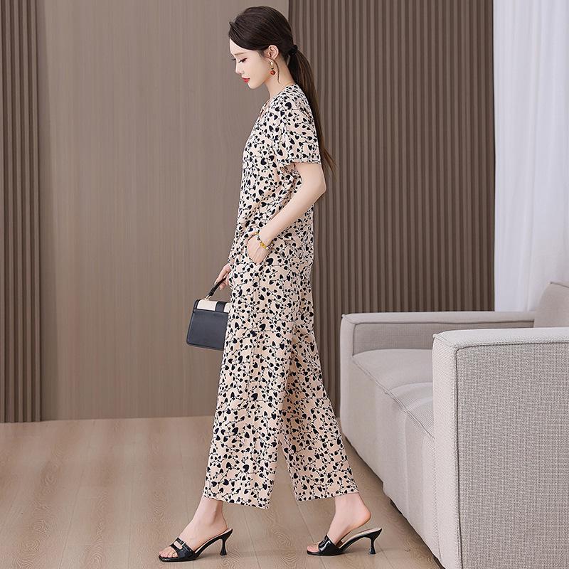 

Summer Floral Cotton Linen Two-Piece Set: Short-Sleeved Top and Pants for Middle-Aged and Elderly Women XL