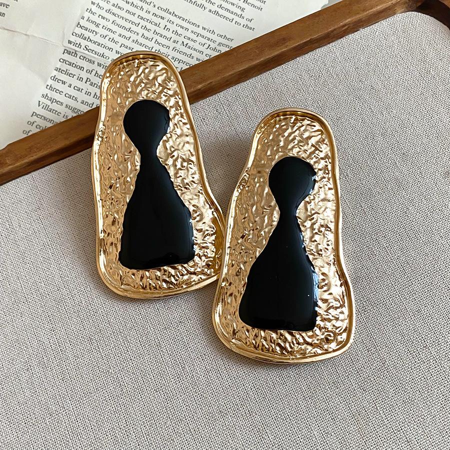Vintage Geometric Irregular Metal Earrings 2026 New Stylish Ear Accessories