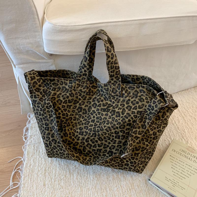 2025 fashionable retro simple large-capacity bag women's autumn new tote bag casual texture shoulder messenger bag