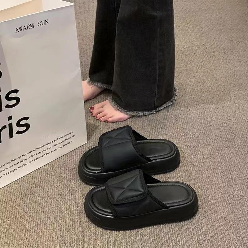 

Slippers women s high-value outer wear fried street versatile muffin bottom bread beach thick bottom one-word drag 40-41 (one size smaller)