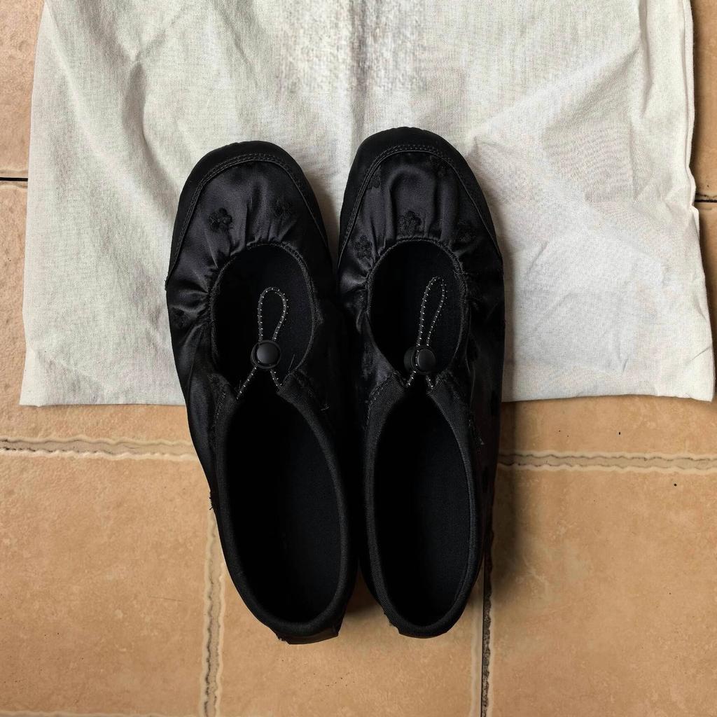 Sheepskin version~ niche fashion casual shoes round head satin embroidery light mouth flat sole shoes ballet sneakers women