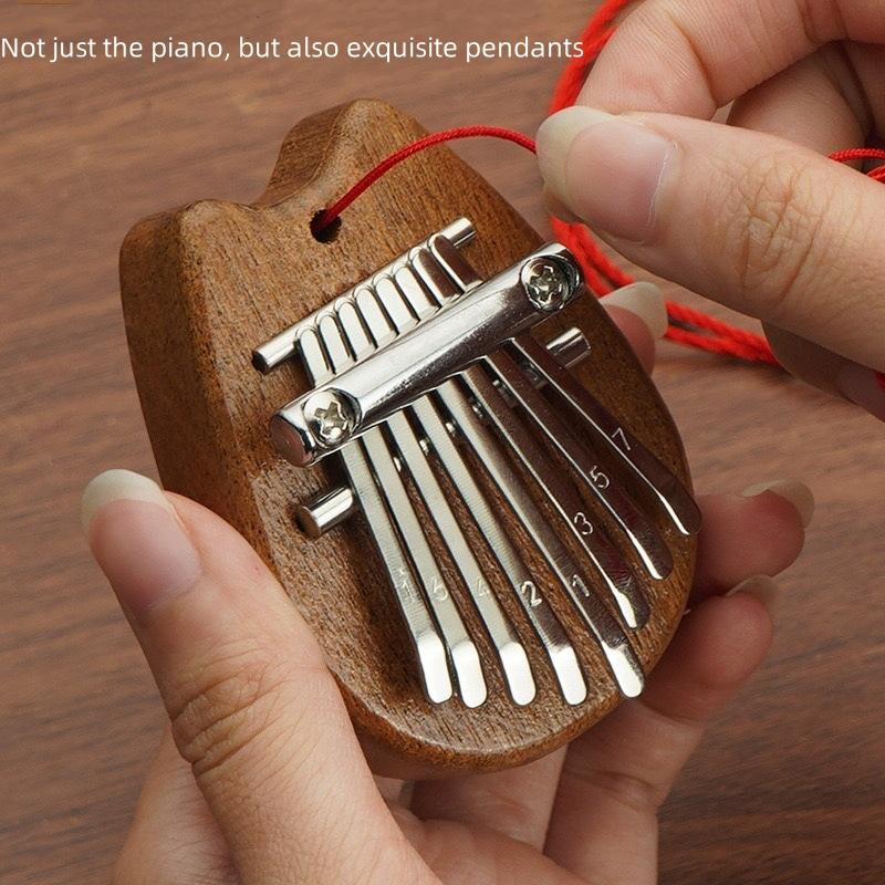 Mini přenosná dřevěná 8tónová Kalimba vysoce kvalitní vynikající prstové palcové piano Marimba hudební doplněk přívěsek dárek