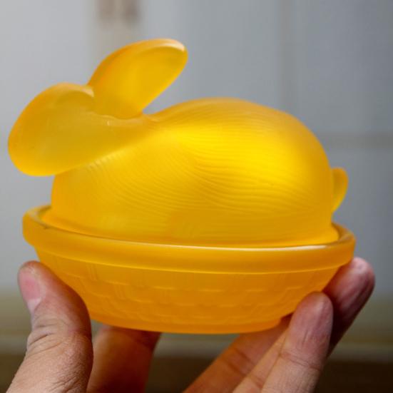 Yousheng Glass Rabbit Candy Dish Easter Bunny Cookie Jar with Lid Decorative Candy Bowl for Snacks Party Treats Home Spring Table Decor