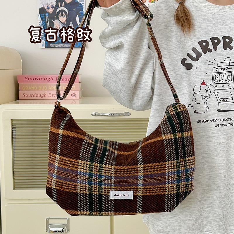 New plaid dumpling bag large capacity student woolen casual shoulder bag women's style retro messenger bag