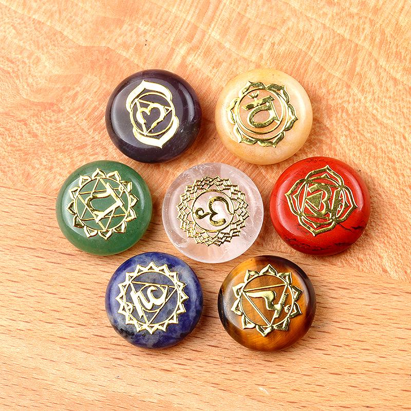 Set de 7 Piedras de Chakra 18x18mm Cristal Natural Redondas Piedras de Palma Símbolo de Chakra Grabado Cristal de Sanación Reiki Meditación