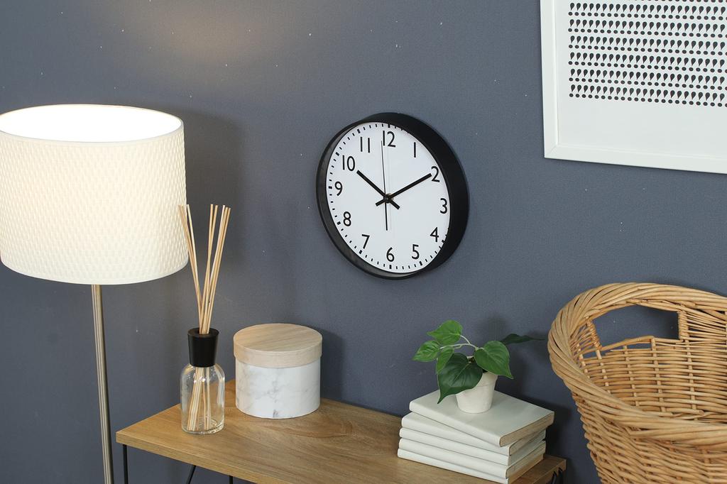 Horloge murale Fujiboeki Largeur 25 x Profondeur 4 x Hauteur 25 cm Noir Silencieux Trotteuse Continue Simple 37858 Petit