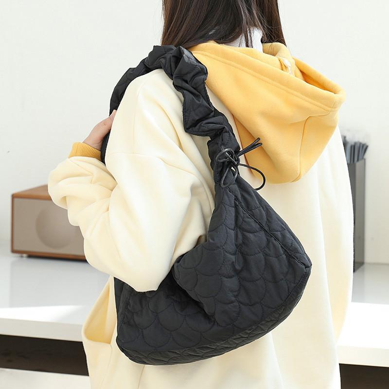 IELGY Japanese Casual Drawstring Canvas Underarm Bag, Fashionable Embroidered Thread Shoulder Pleated Padded Cotton Messenger Bag