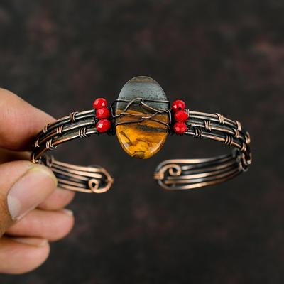 Drahtgewickeltes polychromes Jaspis-Kupfer-Armband, rote Korallenperlen, Manschette, Kupferdraht gewickelter Schmuck, verstellbare Manschette, handgefertigtes Steinarmband