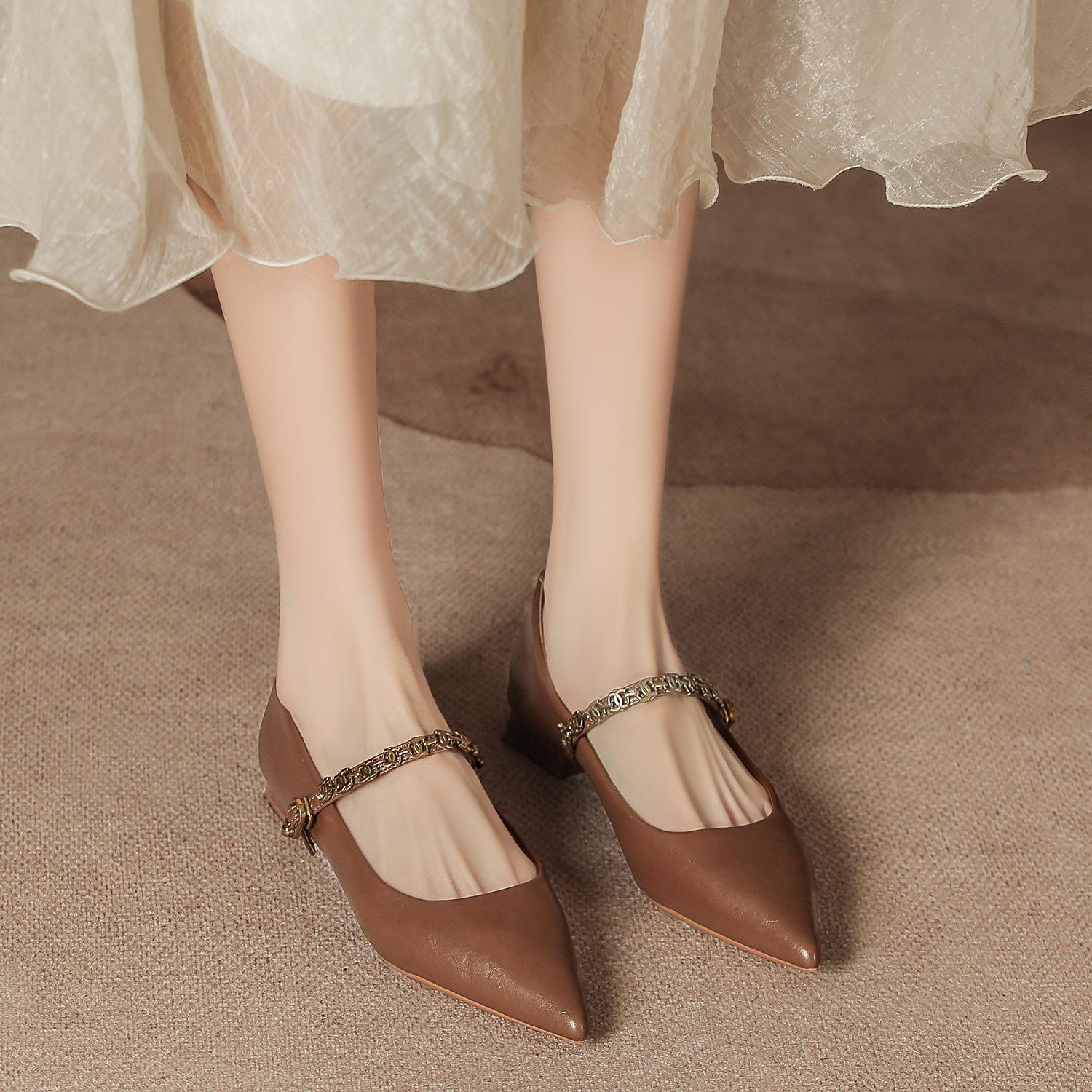 

Одно слово с металлическим ремнем туфли Мэри Джейн женские остроносые на низком каблуке легкие повседневные туфли черные универсальные нишевые темпераментные туфли 40