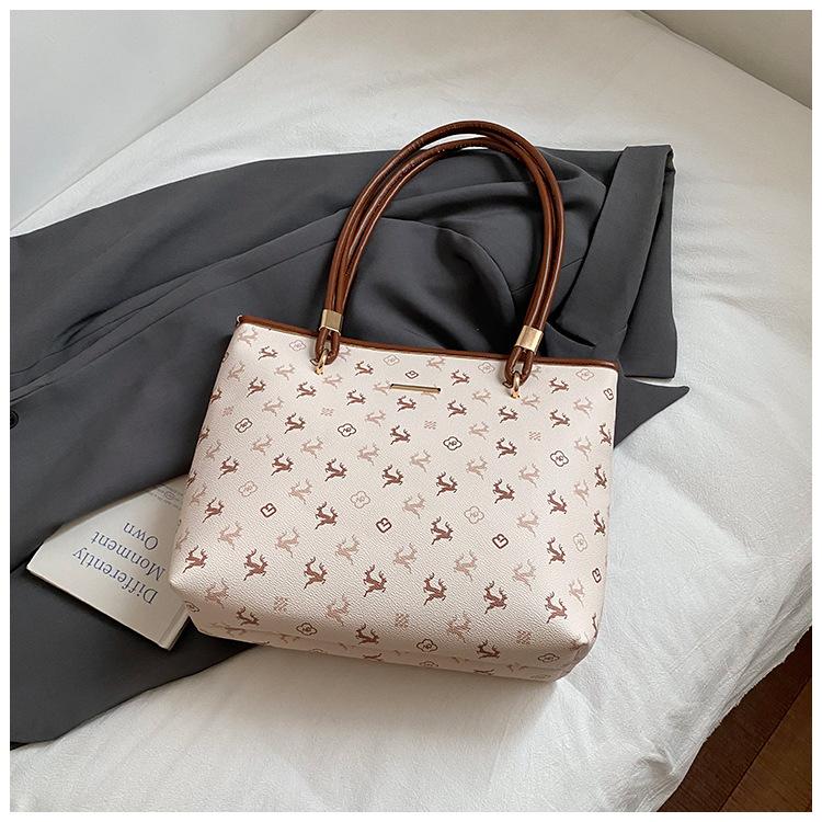 

High-end niche design tote bag new large-capacity fashionable versatile shoulder bag trendy commuter underarm bag women коричневый