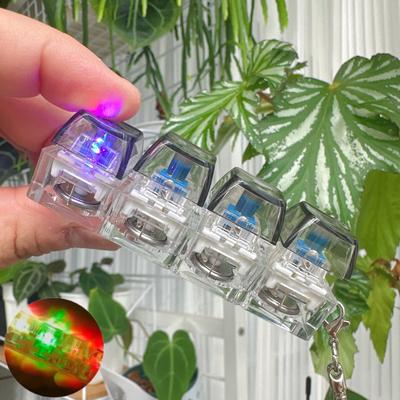 LED Fidget Tastenkappe Spielzeug - Kristall Clicker Sensorisches Spielzeug zur Stressbewältigung Tastatur Schlüsselanhänger Fidget Gadget für Erwachsene Kinder