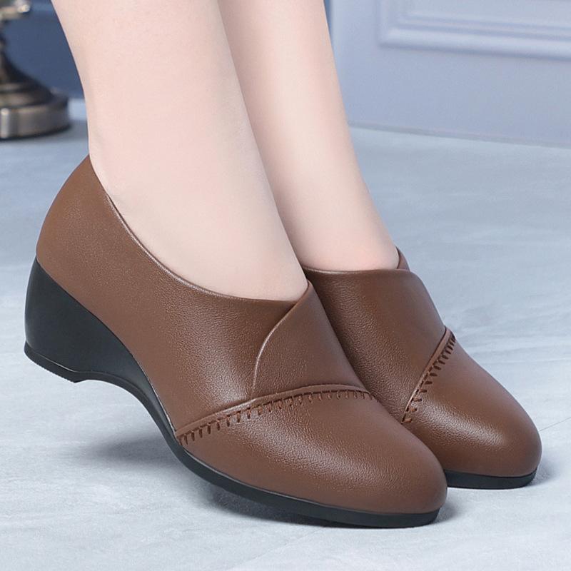 

Versatile Wedge Heel Women s Shoes, Comfortable Shoes for Middle-aged and Elderly Women, Spring and Autumn Style, Women s Soft-soled Leather Shoes 41 коричневий