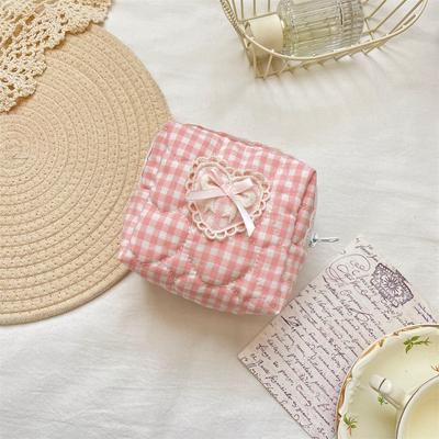 1pc New Checkered Quilted Makeup Bag Small Portable Cosmetic Bag with Lace Heart Bow Makeup Pouch Gift