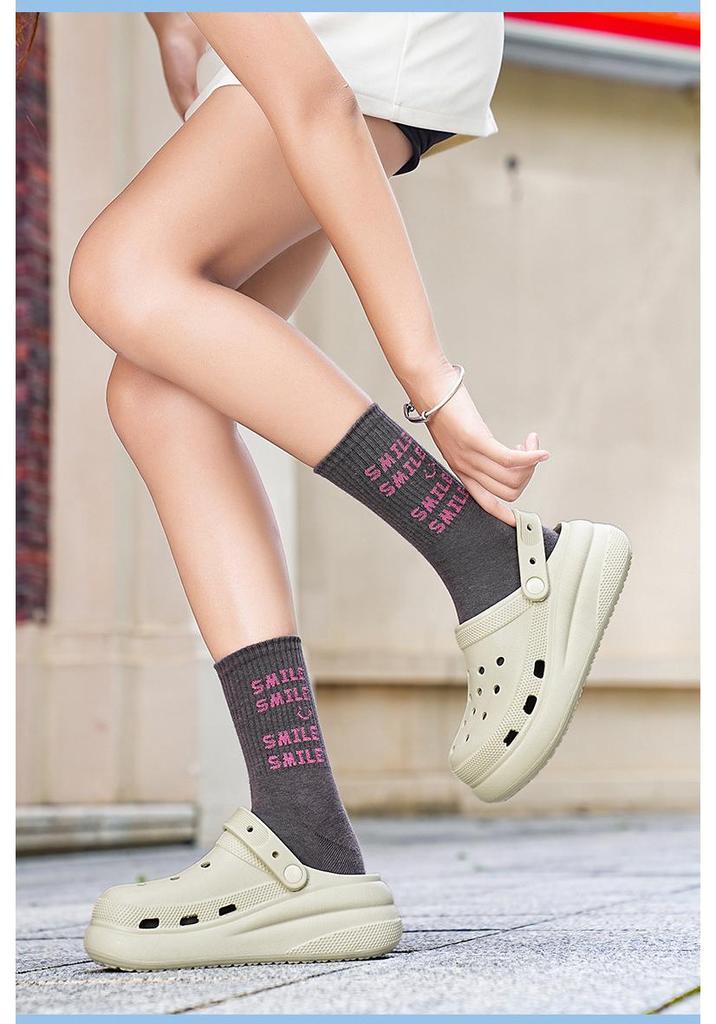 Women's Thick-Soled Perforated Outdoor Shoes: Hook Heel & Closed Toe, Two-Way Wear, Soft EVA Garden Sandals