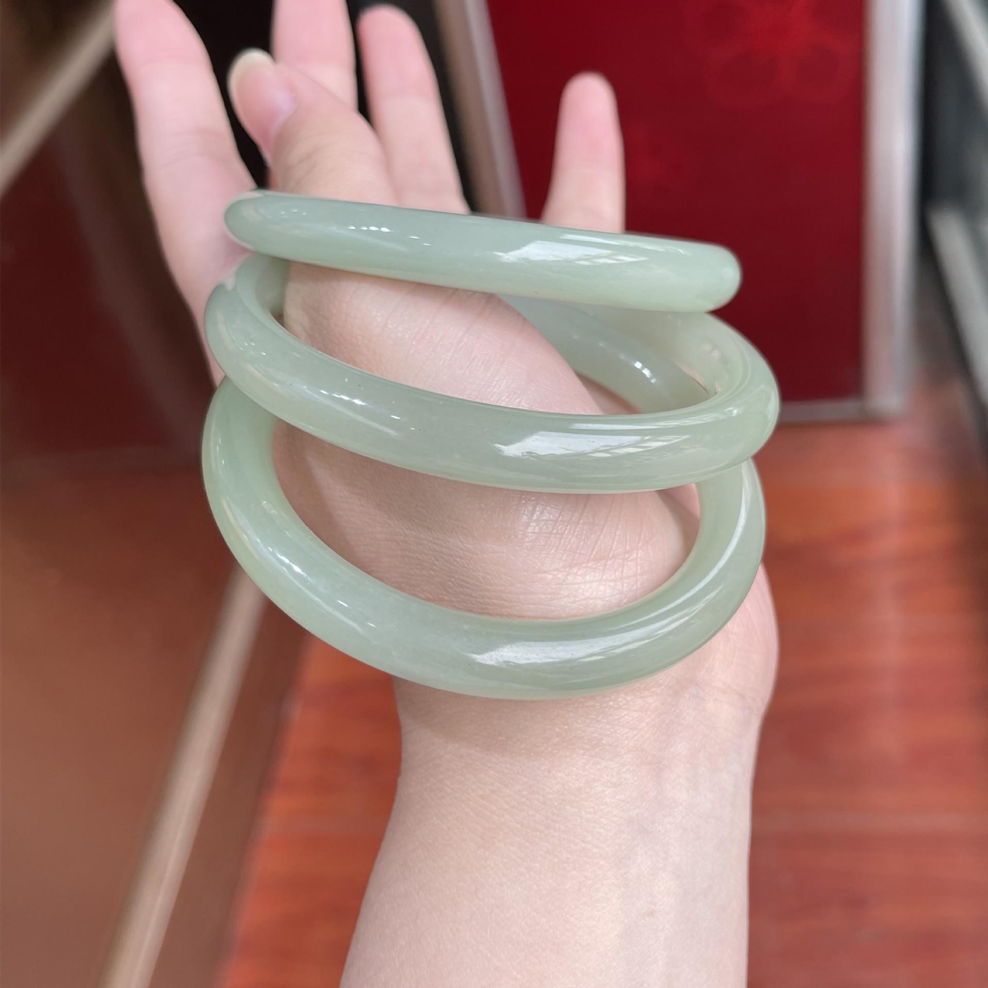 

Natural Aventurine Round High-Ice Bangle for Women 60-61