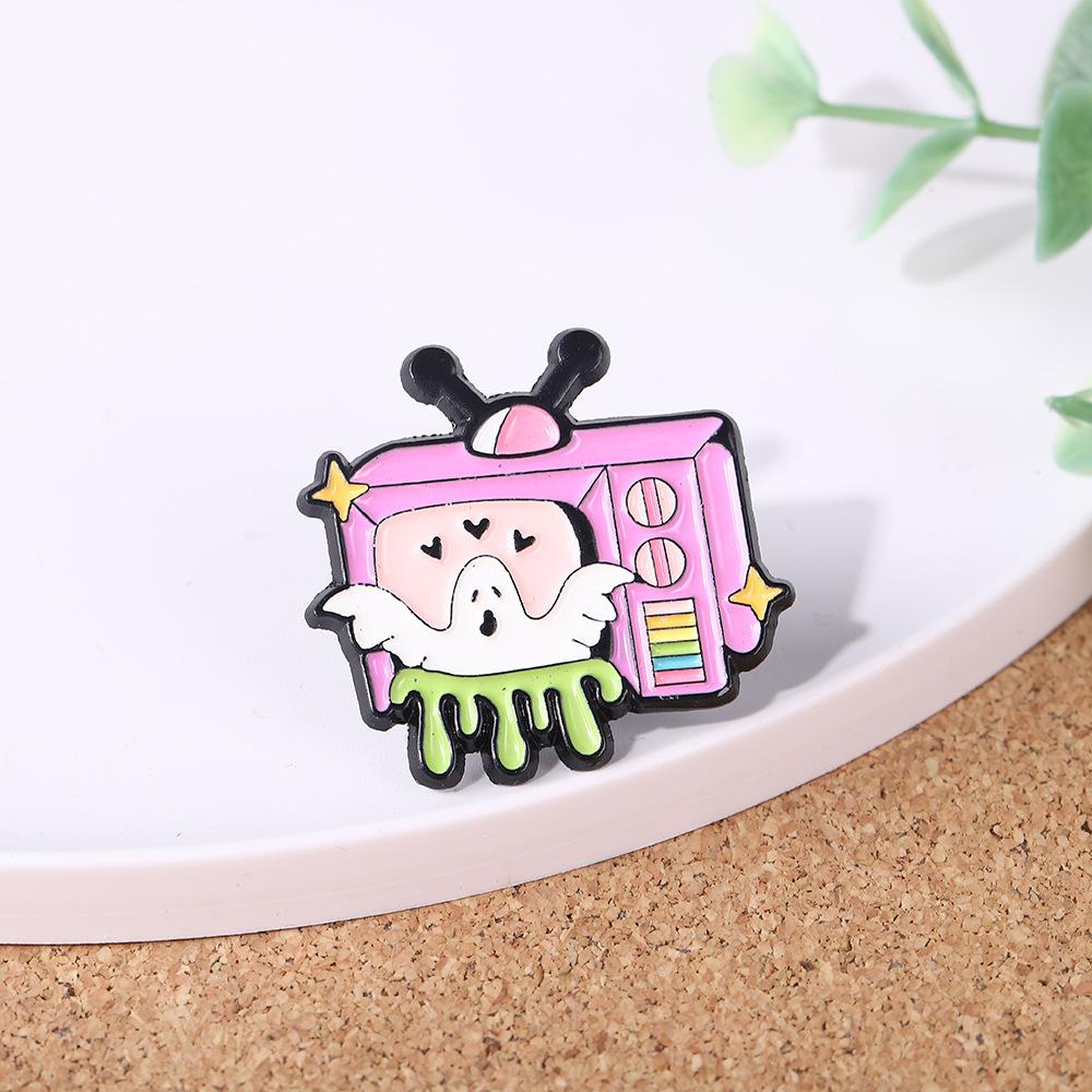 Cartoon white ghost pink TV styling brooch metal drip badge satchel accessories neckline