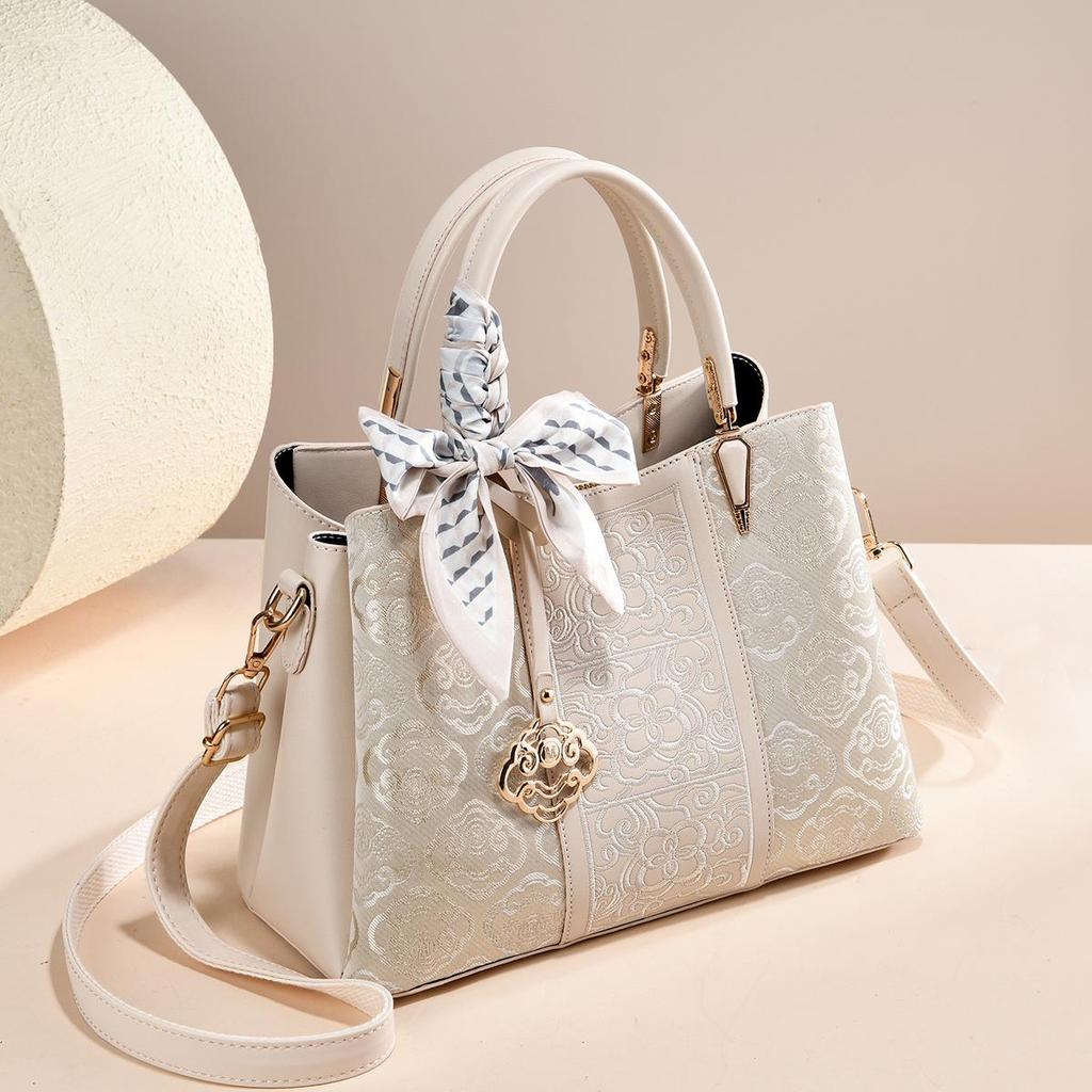 Chinese Style Embroidered Handbag: Perfect Mother's Day Gift or Red Wedding Bag for Women