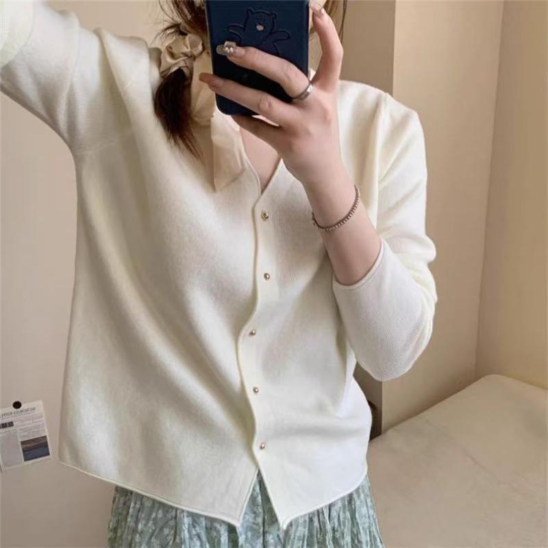 

V-neck new knitted cardigan gentle solid color age-reducing thin sweater jacket loose long-sleeved top One size бежевый