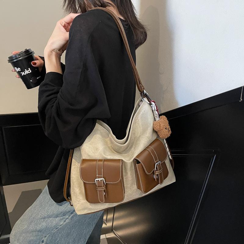 Stylish large-capacity tote bag, simple commuter locomotive bag, women's 2025 new college student class bag