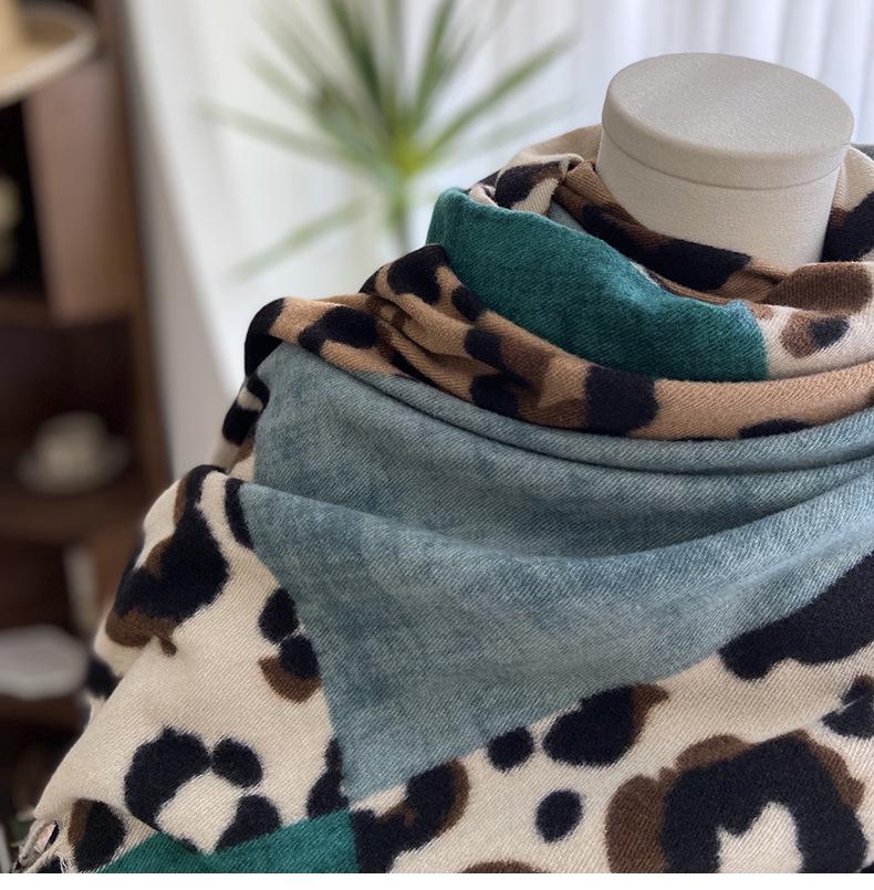 Double-Sided Leopard Print Cashmere-Feel Scarf with Tassels - Women's Autumn/Winter Neck Warmer