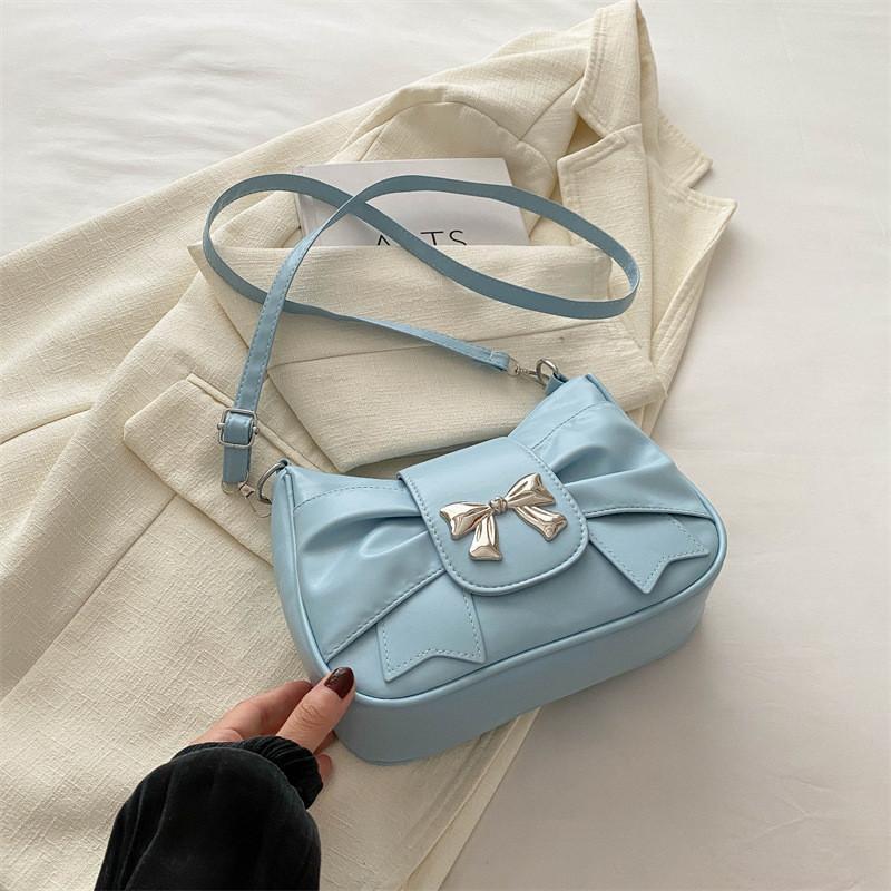 Fashionable Crescent Shoulder Bag Trendy Street Style For Women 2024 With Pleats In Black