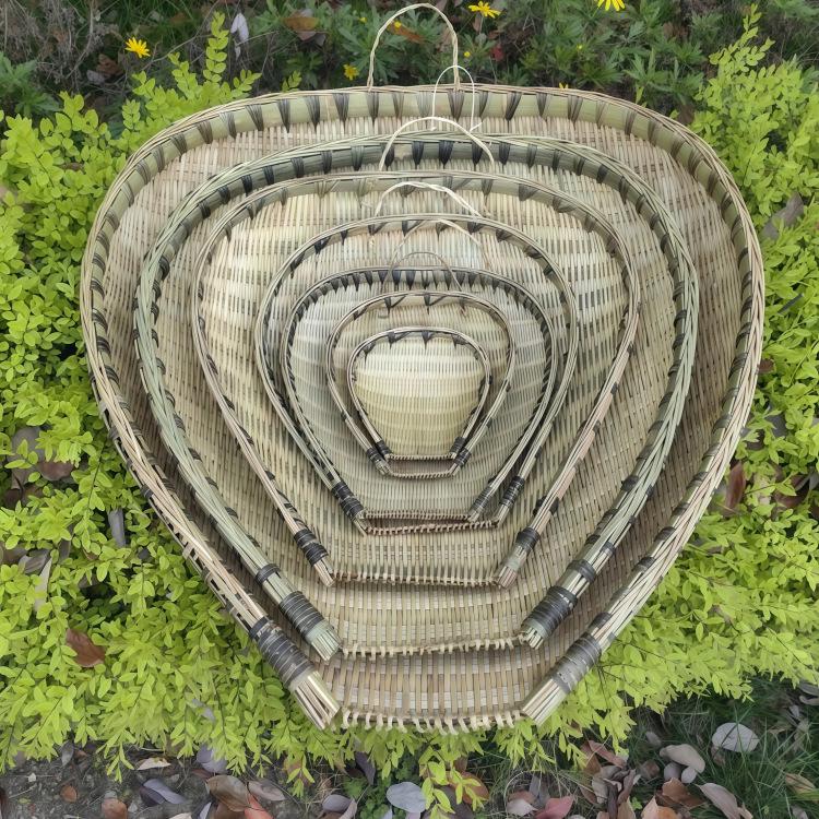 Bamboo Weaving Winnowing Basket for Washing Rice and Vegetables, Draining, and Drying - Handmade Green Bamboo Strips for Home and Restaurant Use