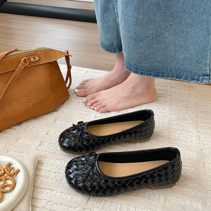 Xiaoxiangfeng Woven Shallow Single Shoes Women's Autumn 2025 New Flat Soft-soled One-pedal Bow Ballet Shoes