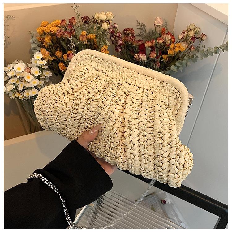 

Популярные в этом году сумки — это плетеные вручную сумки-ведра для ношения в руках для женщин, новые маленькие свежие соломенные сумки-мессенджеры на одно плечо 2025 года. бежевый