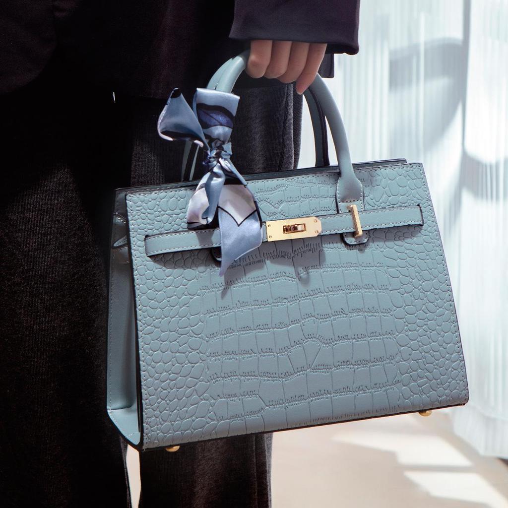 2024 Crocodile Pattern Handbags: Stylish, High-Quality Bags for Fashionable Middle-Aged Women