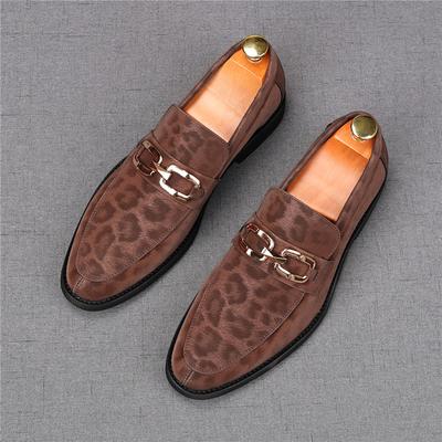 Mode Mode Neue Herren Leopardenmuster Wildleder Ballerinas Schuhe Männlich Designer Metallschnalle Loafer Heimkehr Hochzeitskleid Schuhe