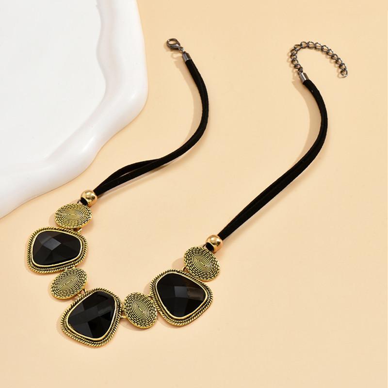 Fashion Vintage Retro Jewelry Black Rope Chain Choker Necklaces Women Resin Stone Geometric Pendant Necklace Woman Accessories