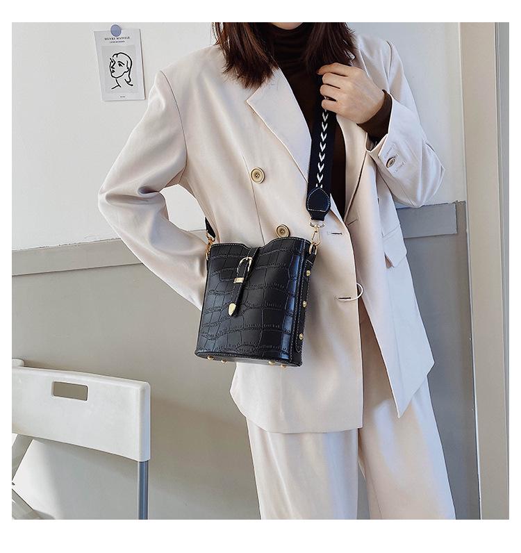 SCIONE Net Red Small Bag Female Version Wild Stone Texture Messenger Bag Atmospheric Fashion Bucket Bag