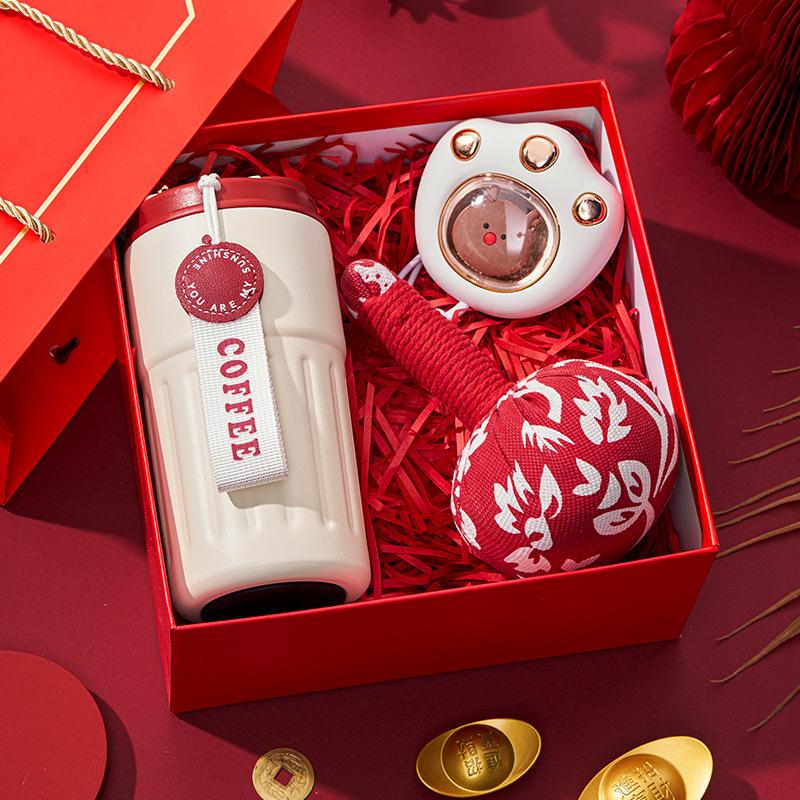 Employee and Client Gifts: Practical Souvenirs for Annual Meetings, New Year, and Weddings