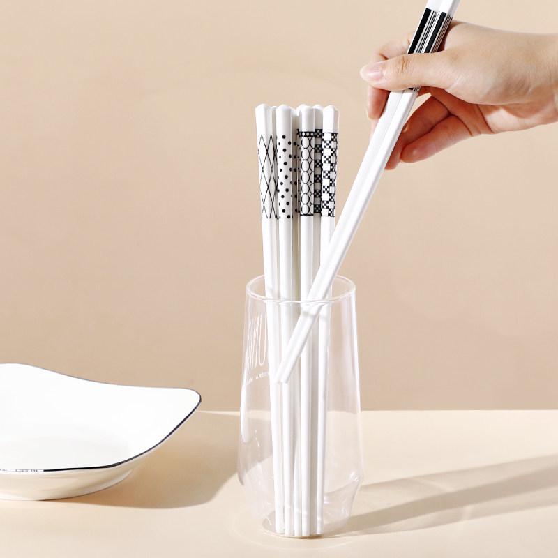 Nordic Hepburn Ceramic Chopsticks: Moisture-Proof, High-Temperature Resistant, Creative Single-Use Tableware.