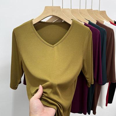 Camiseta Negra de Mujer con Cuello en V y Manga Tres Cuartos, Corte Holgado, Colección 2025